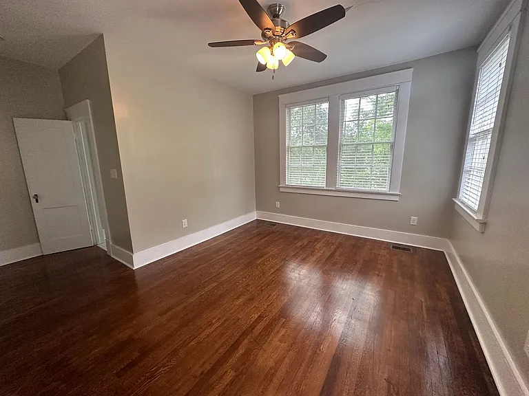 2121 Winona Ave #335 — Photo 7