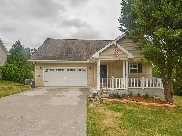 755 Harvest Meadows Dr, Kodak, TN 37764