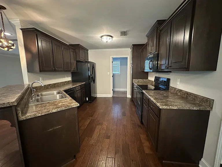 202 White Oak Dr — Photo 6