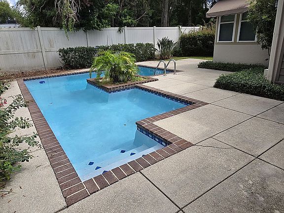 3rd image of 4509 NE 6th St