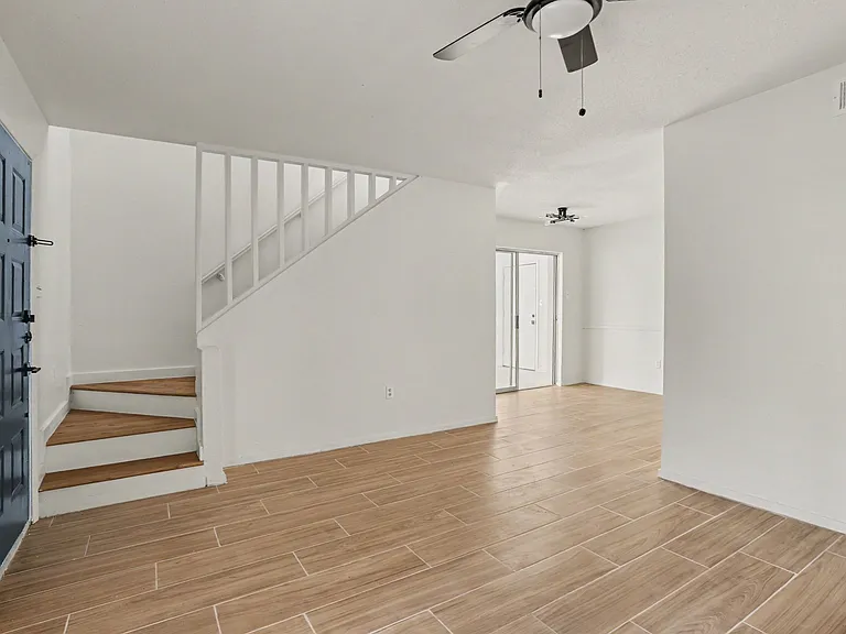 2119 Barr St #B — Photo 6