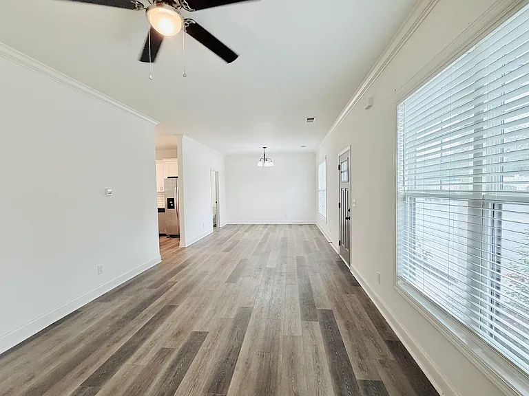 2035 Rosewood Dr — Photo 8