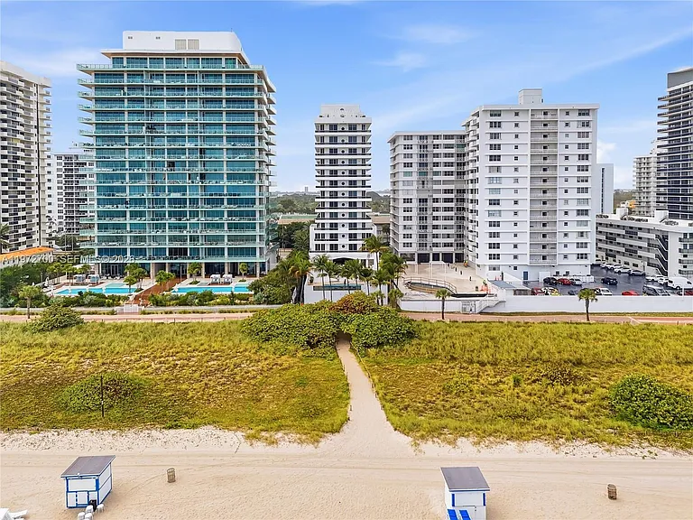 5801 Collins Ave #700 — Photo 35