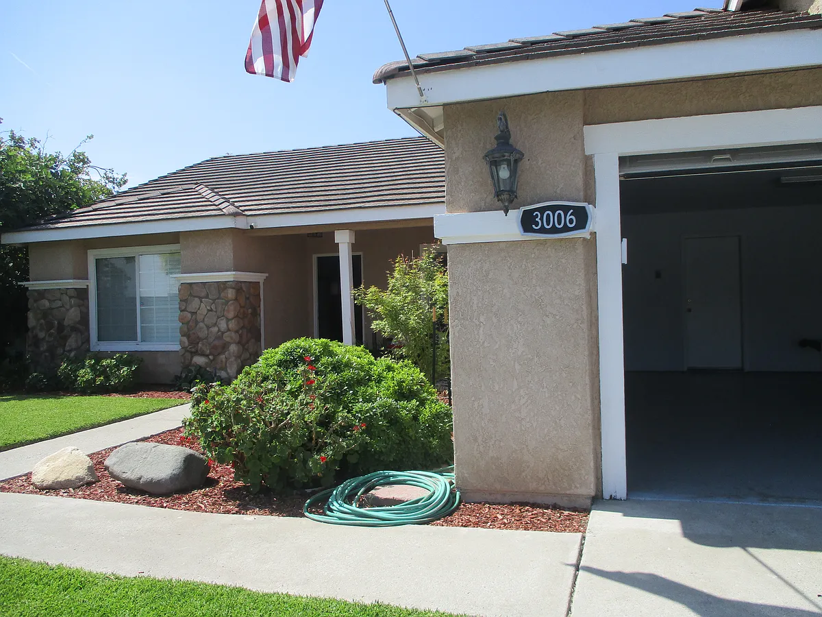 Building Photo - 3006 Mission Dr