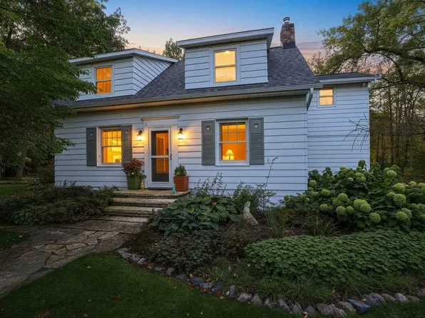 4569 Edgewater Beach Rd, Green Bay, WI 54311