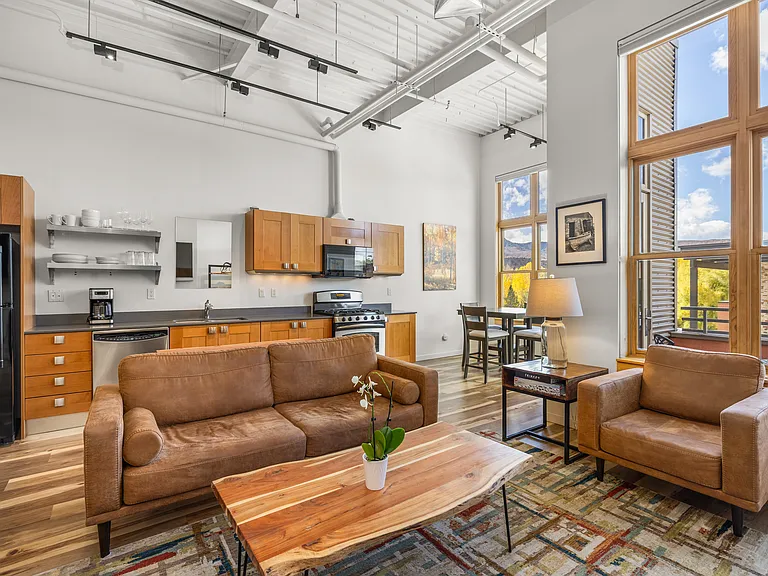 231 Robinson St #302 — Photo 3
