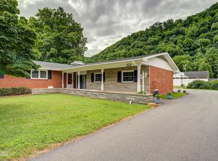 1122 Broad St, Elizabethton, TN 37643