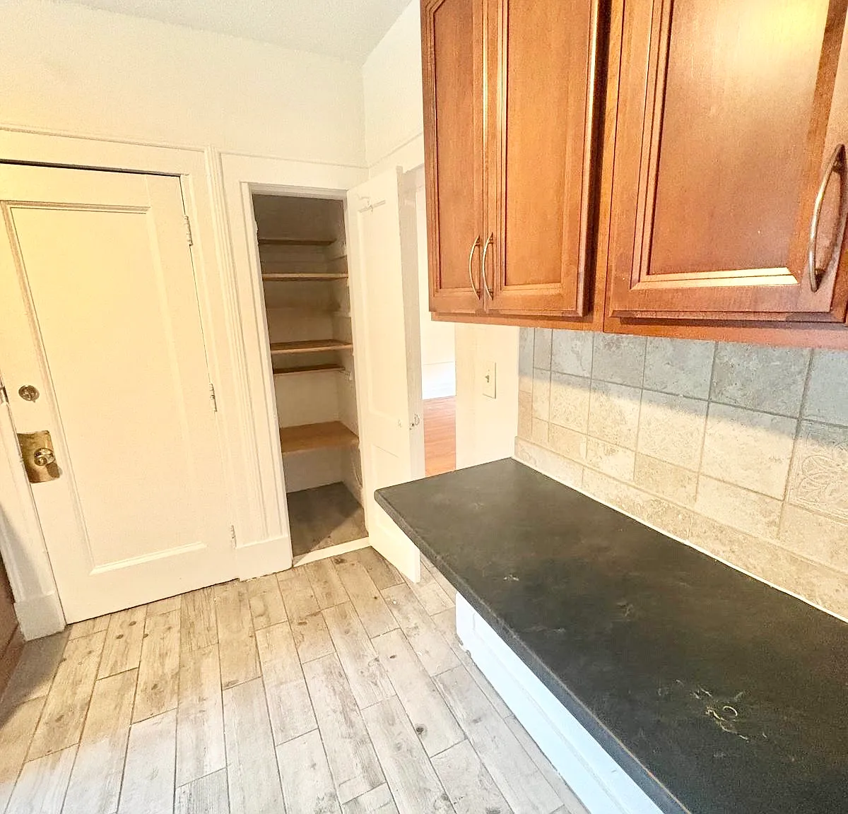 1 bed, 1000 sqft, $1,800 — Photo 3