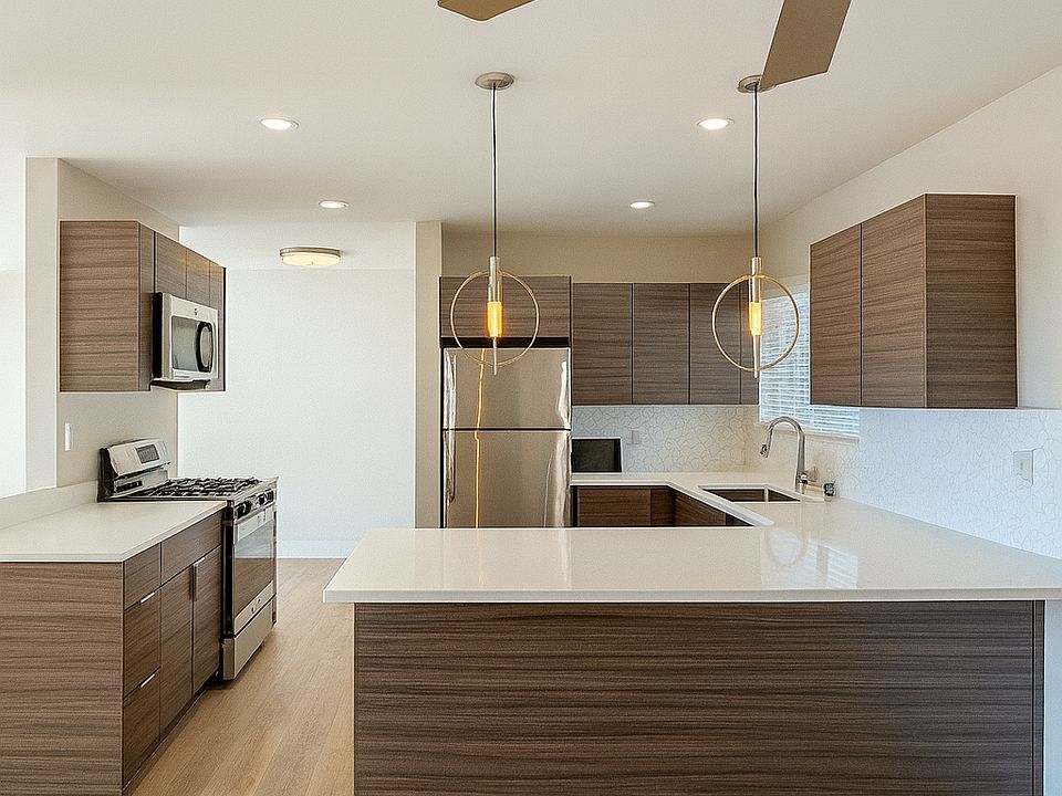 1st image of 1124 Sherbourne Dr #35