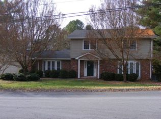 1904 W Brookhaven Cir, Dalton, GA 30720