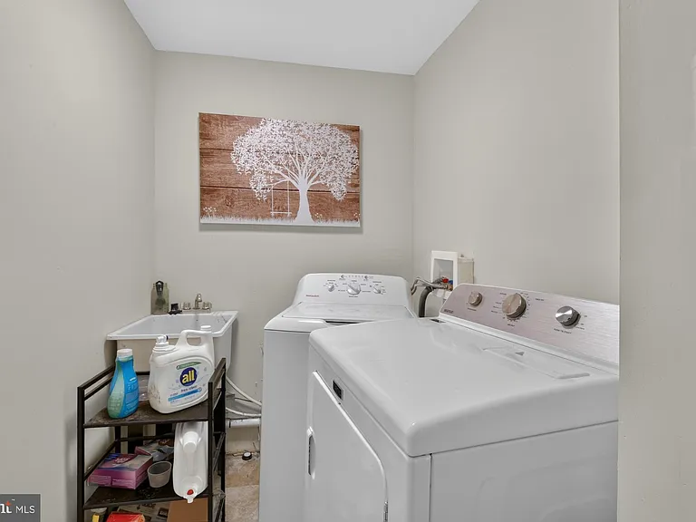 1655 S Bancroft St #2 — Photo 17