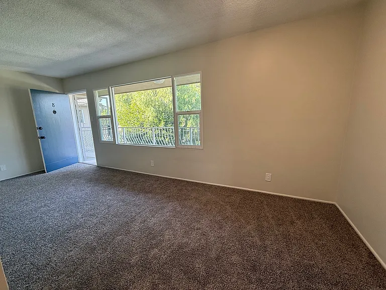 4350 N Lakewood Blvd #8 — Photo 7