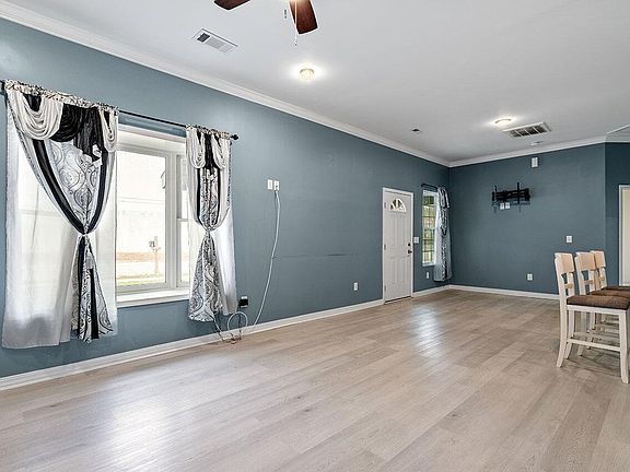 3rd image of 115 Kerr Dr