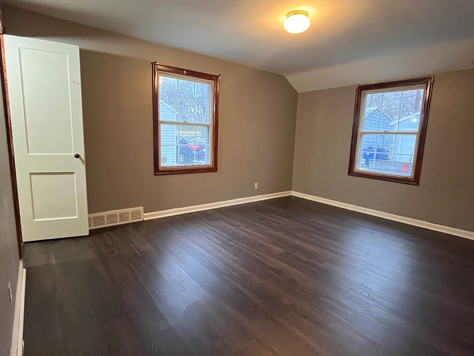 1 bed, 980 sqft, $1,050 — Photo 3