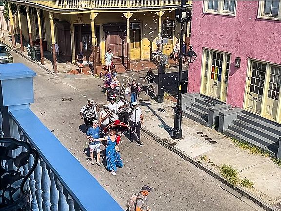 3rd image of 639 Dauphine St #639