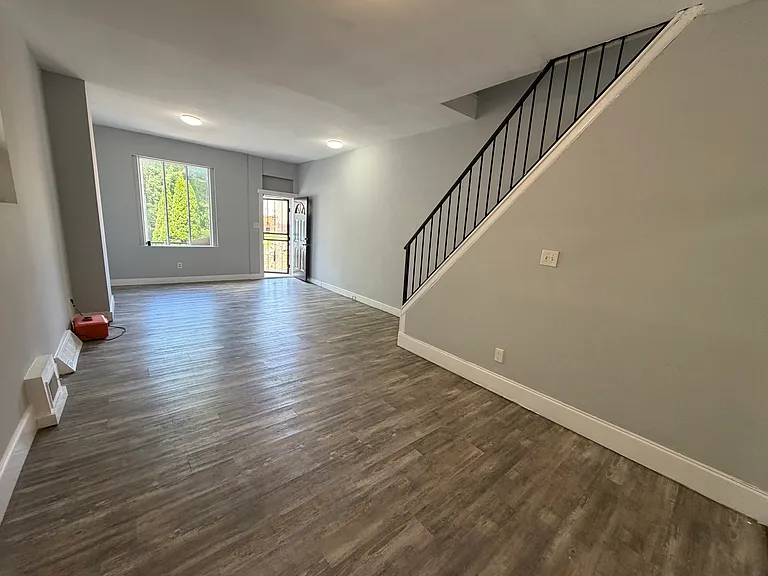 1734 W Atlantic St — Photo 7