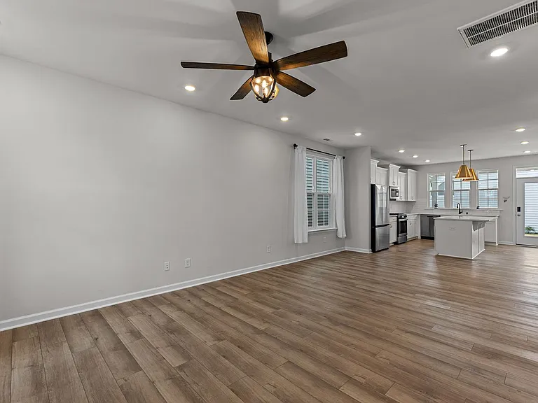 241 Pear Blossom Pkwy — Photo 8