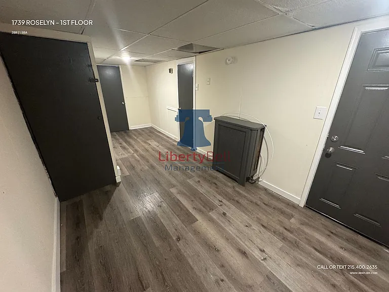 1739 Roselyn St — Photo 5