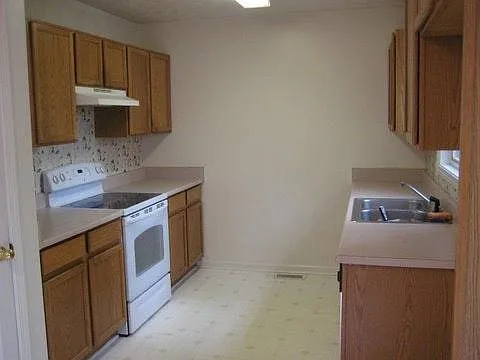 3 bed, 1596 sqft, $1,850 — Photo 3