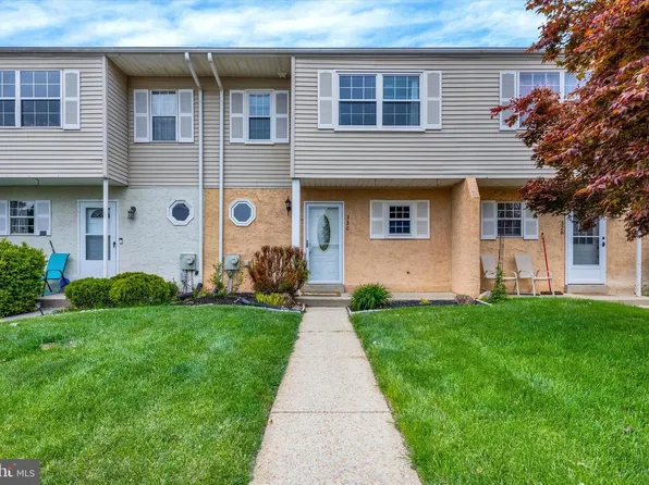 330 Carlyn Ct, Downingtown, PA 19335