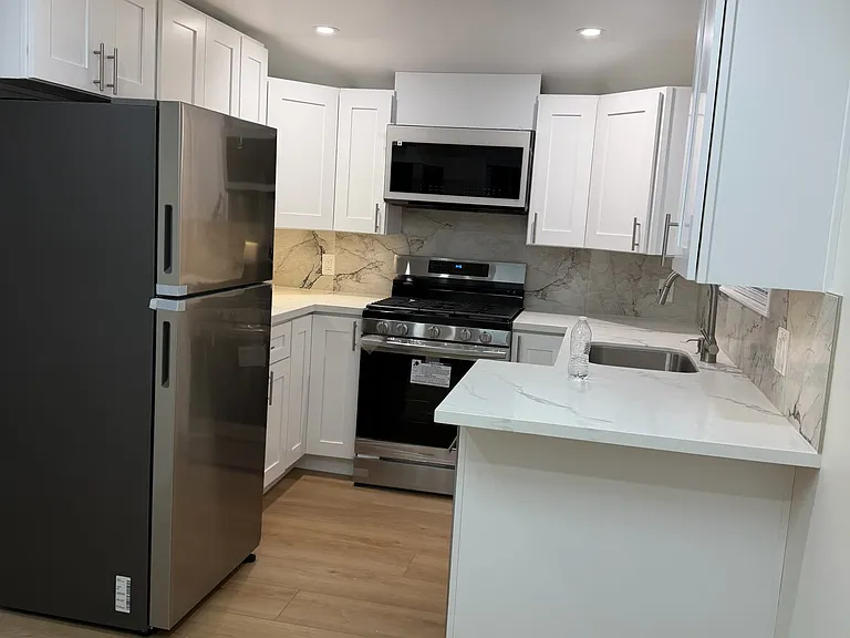 1250 Leonard Ave — Photo 5