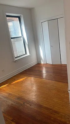 Rented by Monarch Realty Holdings | media 2