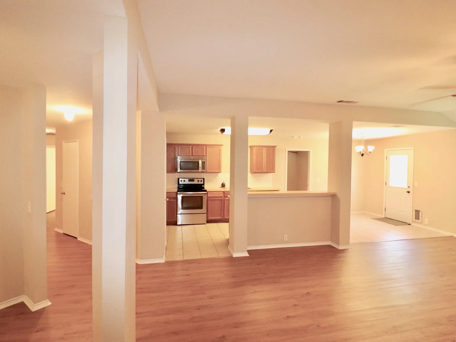 3 bed, 1561 sqft, $1,995 — Photo 4