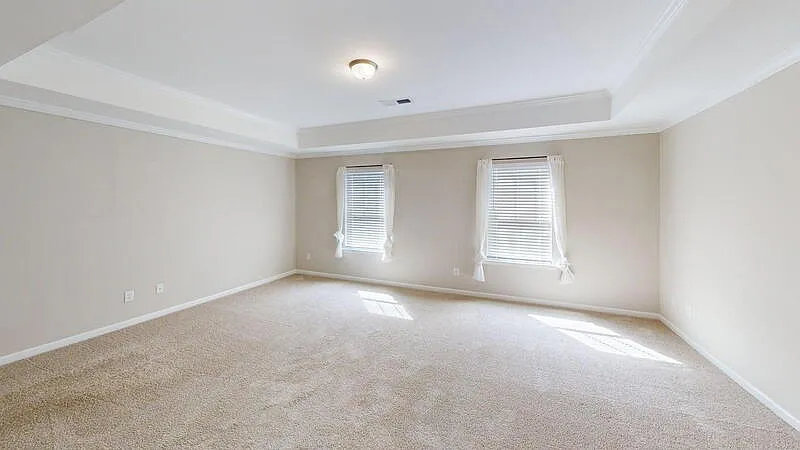 4 bed, 2.5 bath, 3236 sqft, $2,295 — Photo 2