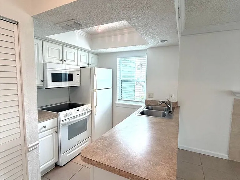 100 Fairway Park Blvd #1411 — Photo 3