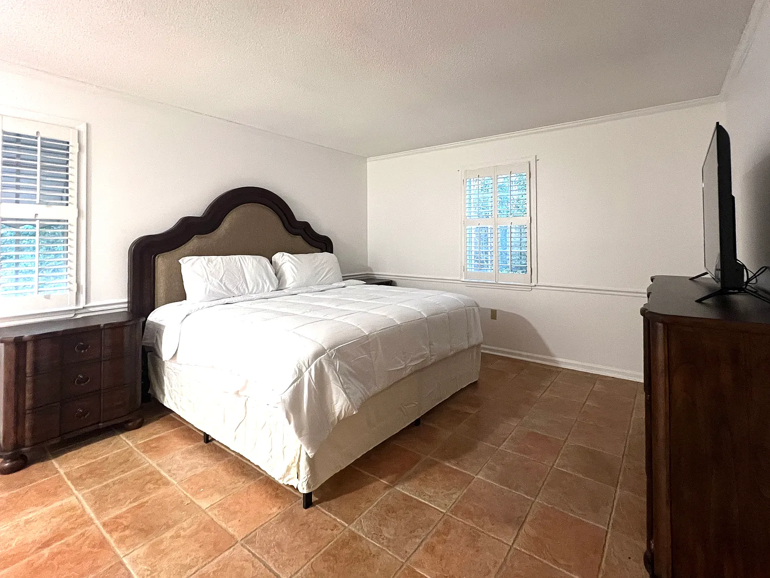 5 bed, 2582 sqft, $4,000 — Photo 2