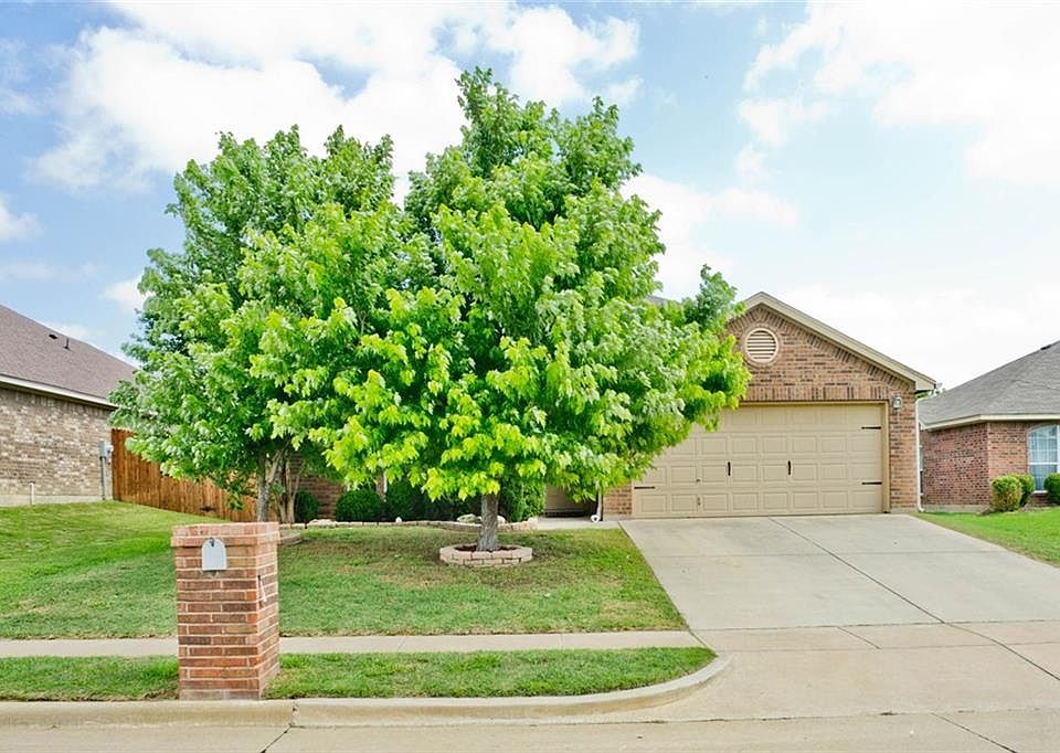 1st image of 656 Fossil Wood Dr