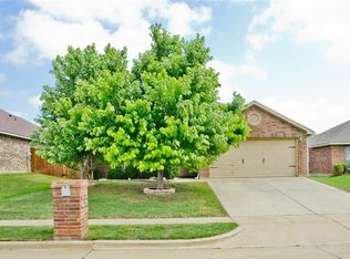 656 Fossil Wood Dr, Saginaw, TX 76179