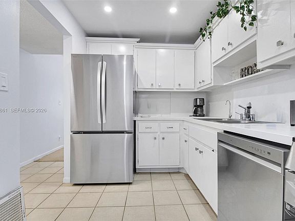 4th image of 555 NW 4th Ave #4150