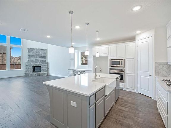 5th image of 751 Harrington Ln