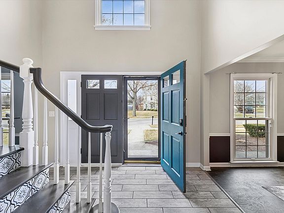 4th image of 570 Riva Ct