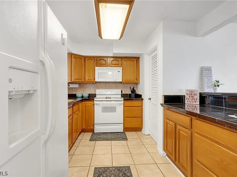 4353 Country Club Blvd #B — Photo 8