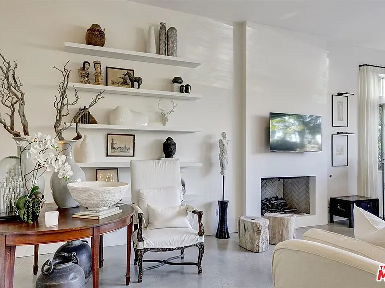 2425 Clement Ave — Photo 2