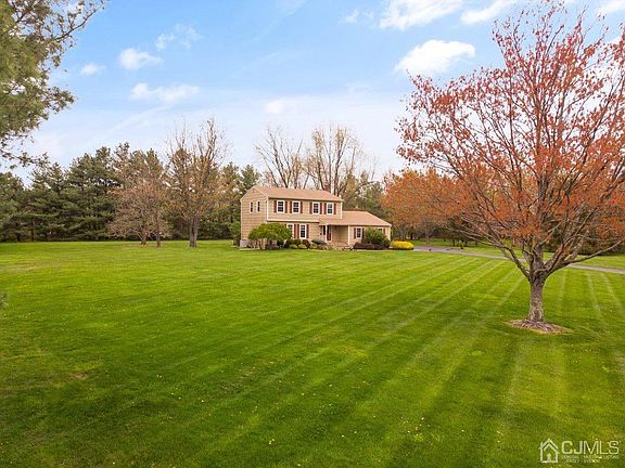 4th image of 13 Dorset Ln