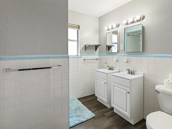 5th image of 363 N Grafton St