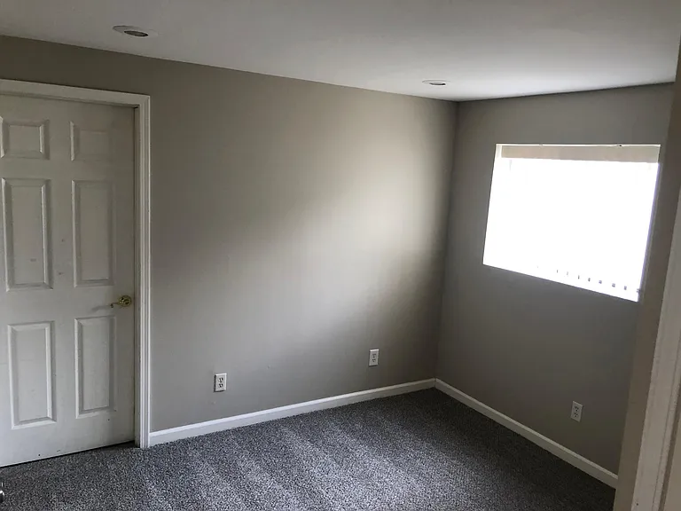 120 Easton Ave — Photo 7
