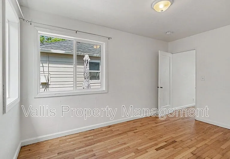 522 19th St NE — Photo 11