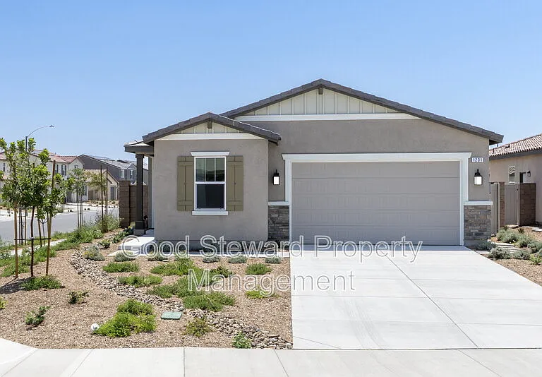 1231 Trojan Cir — Photo 1