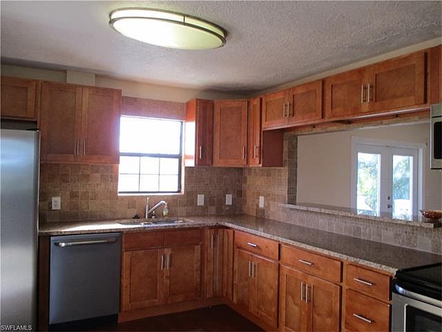 1st image of 3001 SW 2nd Ave