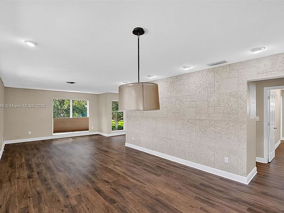 4th image of 539 Menendez Ave #539