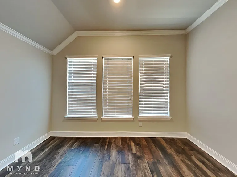 523 Pineview Dr — Photo 8