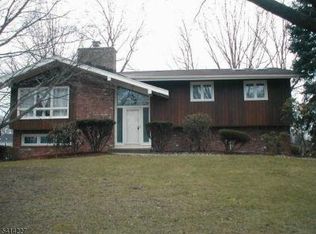 9 Cherbourg Rd, Parsippany, NJ 07054