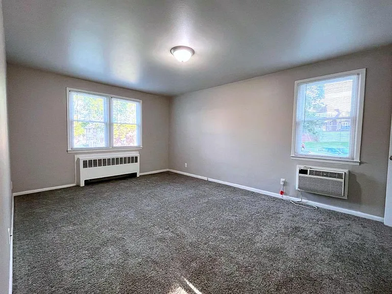 Riverhill Apartments — Photo 34