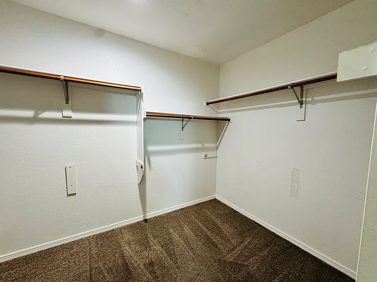 2762 Hillview Dr — Photo 12