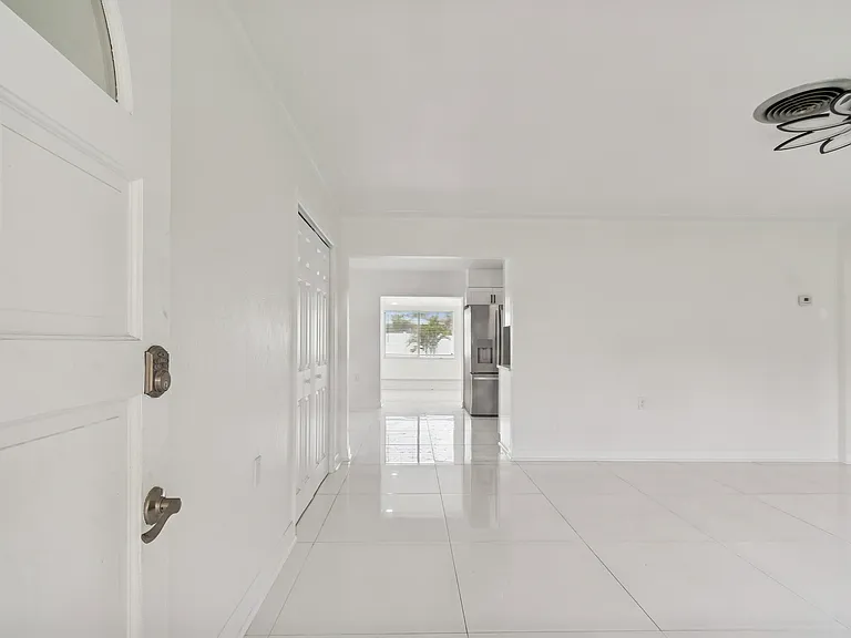 455 81st Ave — Photo 19