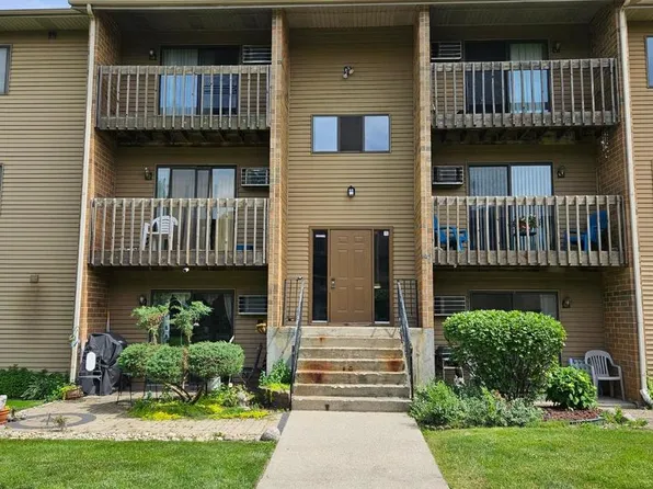 645 Virginia Rd APT 323, Crystal Lake, IL 60014